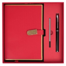 Ежедневник недатированный А5 подарочный, с магнитной застежкой + ручка капиляр.+стержень.,цв. срез,ляссе,красный, Darvish